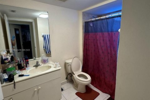 Condo in Hialeah, Florida, 2 bedrooms № 1936481 - photo 5