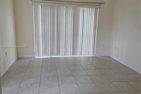 Condo in Hialeah, Florida, 2 bedrooms № 1936481 - photo 9
