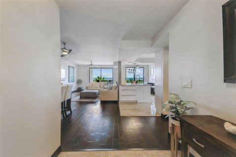 Condo in Clearwater, Florida, 2 bedrooms  № 1907463 - photo 12