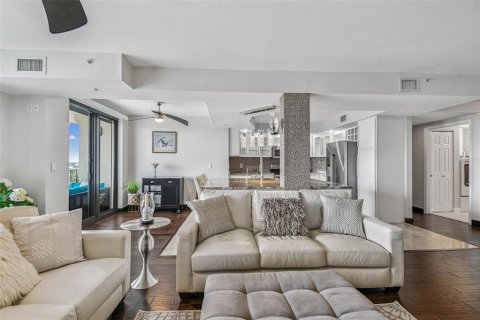 Condo in Clearwater, Florida, 2 bedrooms  № 1907463 - photo 18