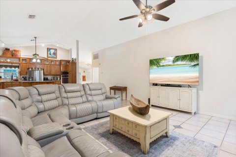 House in Melbourne, Florida 3 bedrooms, 231.51 sq.m. № 2083007 - photo 18