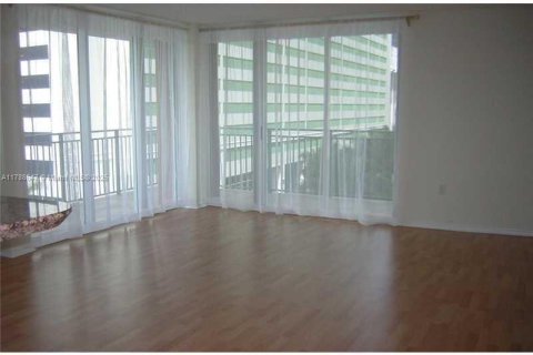 Condo in Miami, Florida, 2 bedrooms  № 1645162 - photo 3