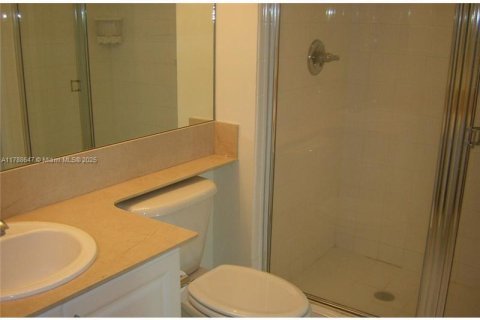 Condo in Miami, Florida, 2 bedrooms  № 1645162 - photo 10