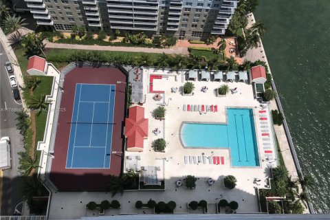 Condo in Miami, Florida, 2 bedrooms  № 1645162 - photo 18