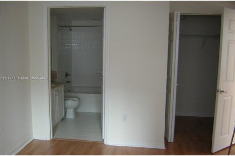 Condo in Miami, Florida, 2 bedrooms  № 1645162 - photo 8