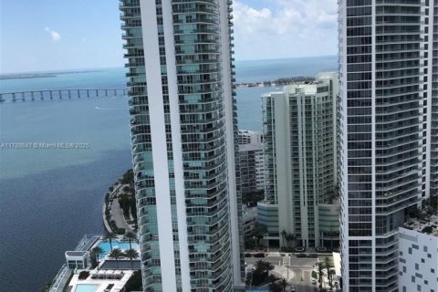 Condo in Miami, Florida, 2 bedrooms  № 1645162 - photo 1