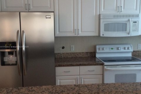 Condo in Miami, Florida, 2 bedrooms  № 1645162 - photo 12