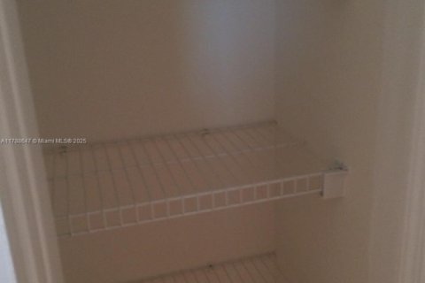 Condo in Miami, Florida, 2 bedrooms  № 1645162 - photo 14