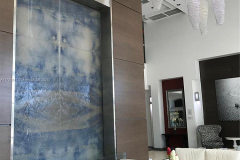 Condo in Miami, Florida, 2 bedrooms  № 1645162 - photo 16