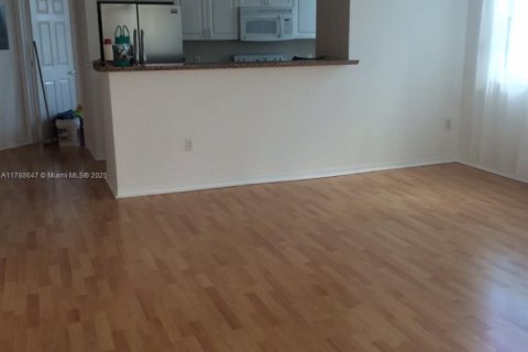 Condo in Miami, Florida, 2 bedrooms  № 1645162 - photo 4