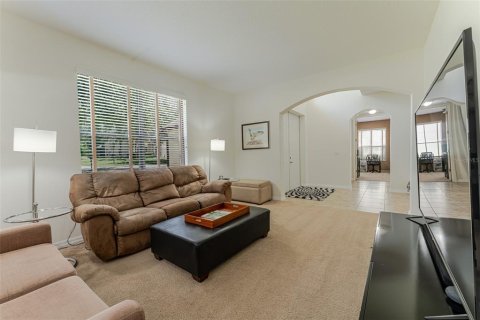 House in Orange City, Florida 6 bedrooms, 398.18 sq.m. № 2111717 - photo 6