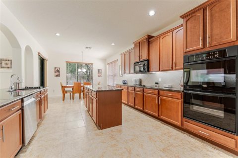 House in Orange City, Florida 6 bedrooms, 398.18 sq.m. № 2111717 - photo 8