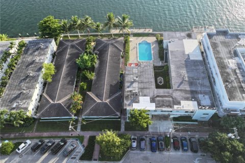 Condo in Miami Beach, Florida, 2 bedrooms № 1960121 - photo 21