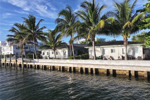 Condo in Miami Beach, Florida, 2 bedrooms № 1960121