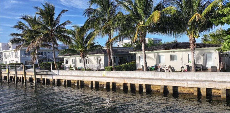 Condo in Miami Beach, Florida, 2 bedrooms № 1960121