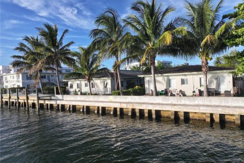 Condo in Miami Beach, Florida, 2 bedrooms № 1960121 - photo 13