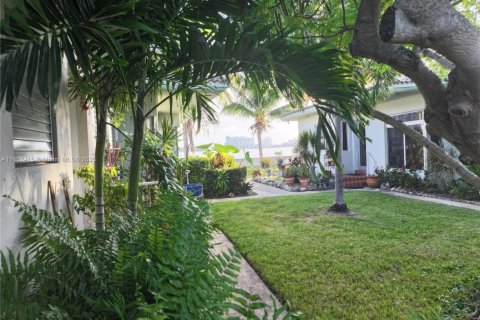 Condo in Miami Beach, Florida, 2 bedrooms № 1960121 - photo 4