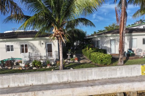 Condo in Miami Beach, Florida, 2 bedrooms № 1960121 - photo 19