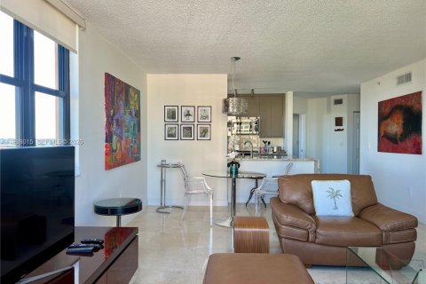 Снять в аренду кондоминиум в Уэст-Палм-Бич, Флорида 2 спальни, 99.87м2, № 2060899 - фото 4