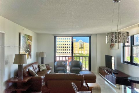 Condominio en West Palm Beach, Florida, 2 dormitorios  № 2060899