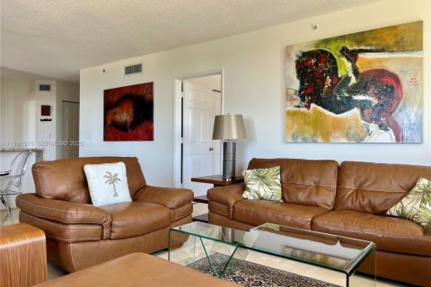 Снять в аренду кондоминиум в Уэст-Палм-Бич, Флорида 2 спальни, 99.87м2, № 2060899 - фото 2