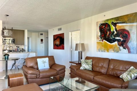 Снять в аренду кондоминиум в Уэст-Палм-Бич, Флорида 2 спальни, 99.87м2, № 2060899 - фото 5