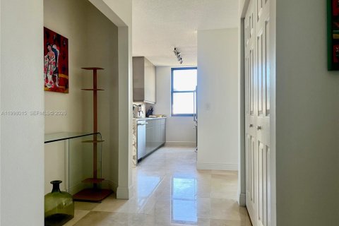 Снять в аренду кондоминиум в Уэст-Палм-Бич, Флорида 2 спальни, 99.87м2, № 2060899 - фото 14