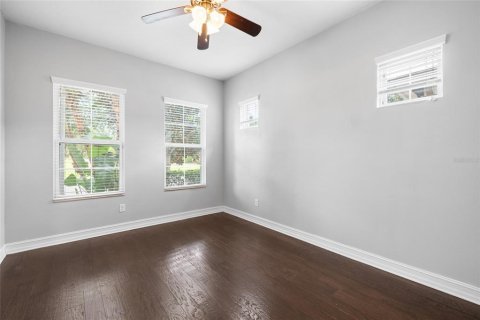 House in Fish Hawk, Florida 4 bedrooms, 323.67 sq.m. № 2394298 - photo 9