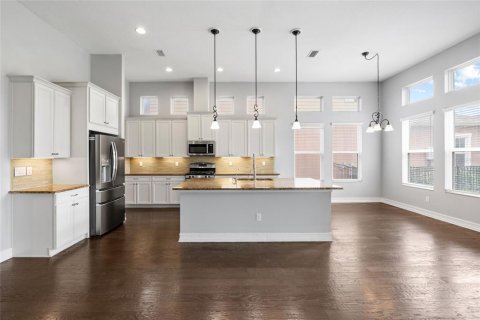 House in Fish Hawk, Florida 4 bedrooms, 323.67 sq.m. № 2394298 - photo 18