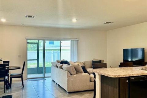Touwnhouse à vendre à Kissimmee, Floride: 3 chambres, 142.14 m2 № 1793585 - photo 5