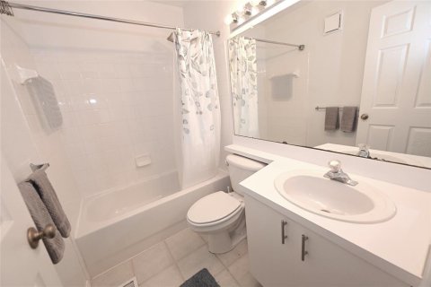 Condo in Sarasota, Florida, 2 bedrooms  № 1848217 - photo 16
