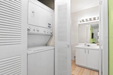Condo in Sarasota, Florida, 2 bedrooms  № 1848217 - photo 17