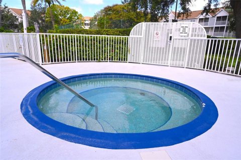 Condo in Sarasota, Florida, 2 bedrooms  № 1848217 - photo 24