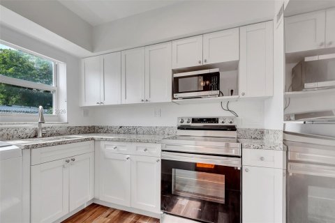 Copropriété à louer à Miami, Floride: 2 chambres, 73.02 m2 № 2000246 - photo 6