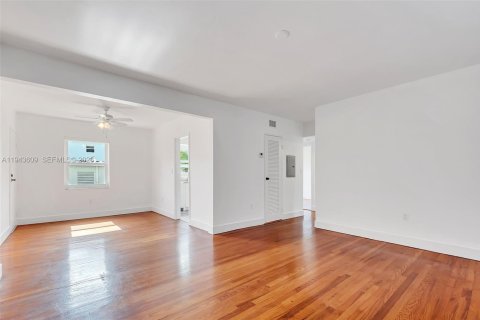 Copropriété à louer à Miami, Floride: 2 chambres, 73.02 m2 № 2000246 - photo 2