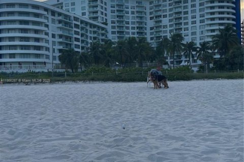 Condominio en alquiler en Miami Beach, Florida, 2 dormitorios, 95.69 m2 № 2012307 - foto 29