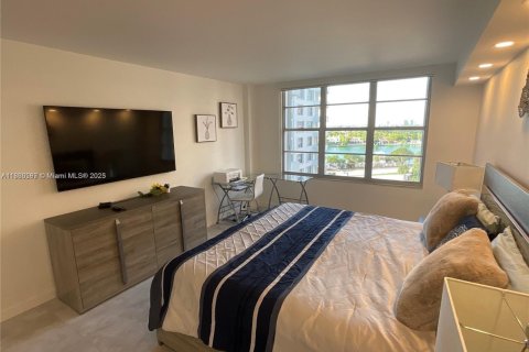 Condominio en alquiler en Miami Beach, Florida, 2 dormitorios, 95.69 m2 № 2012307 - foto 8