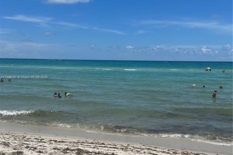 Condominio en alquiler en Miami Beach, Florida, 2 dormitorios, 95.69 m2 № 2012307 - foto 28