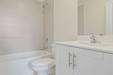 Villa ou maison à vendre à Hialeah, Floride: 3 chambres, 131.18 m2 № 1943545 - photo 22