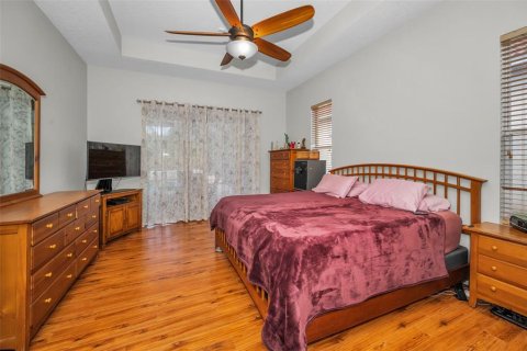 House in New Port Richey, Florida 5 bedrooms, 341.14 sq.m. № 1523343 - photo 12