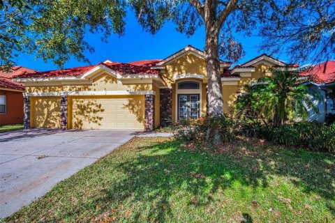 House in New Port Richey, Florida 5 bedrooms, 341.14 sq.m. № 1523343 - photo 1