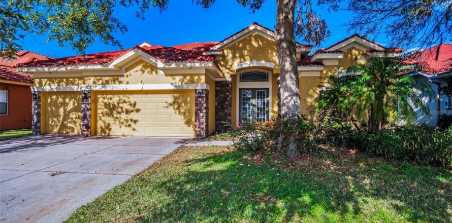 House in New Port Richey, Florida 5 bedrooms, 341.14 sq.m. № 1523343
