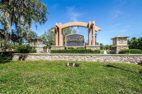 House in New Port Richey, Florida 5 bedrooms, 341.14 sq.m. № 1523343 - photo 25