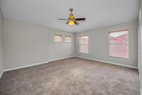 House in New Port Richey, Florida 5 bedrooms, 341.14 sq.m. № 1523343 - photo 17