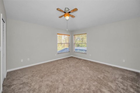 House in New Port Richey, Florida 5 bedrooms, 341.14 sq.m. № 1523343 - photo 19