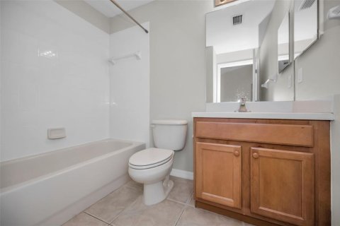 House in New Port Richey, Florida 5 bedrooms, 341.14 sq.m. № 1523343 - photo 18
