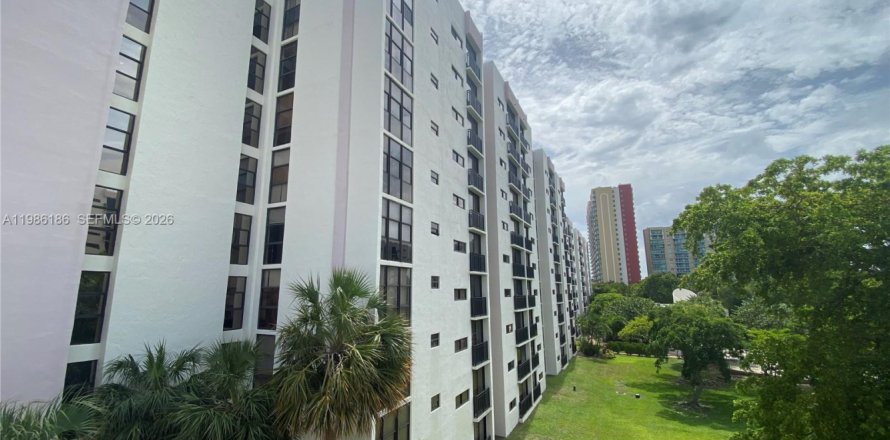 Condo à Sunny Isles Beach, Floride, 1 chambre  № 2048328