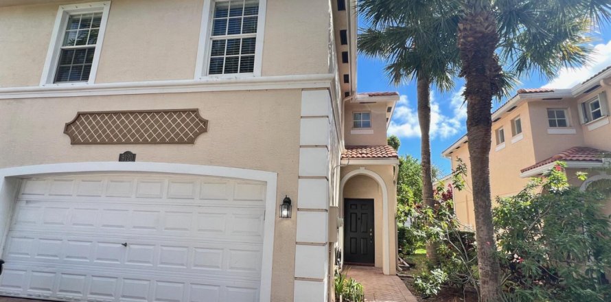 Townhouse in Palm Beach Gardens, Florida 3 bedrooms, 164.81 sq.m. № 2395054