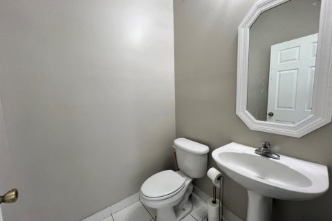 Townhouse in Palm Beach Gardens, Florida 3 bedrooms, 164.81 sq.m. № 2395054 - photo 4
