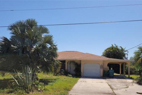 Villa ou maison à vendre à Punta Gorda, Floride: 2 chambres, 98.85 m2 № 1736737 - photo 1